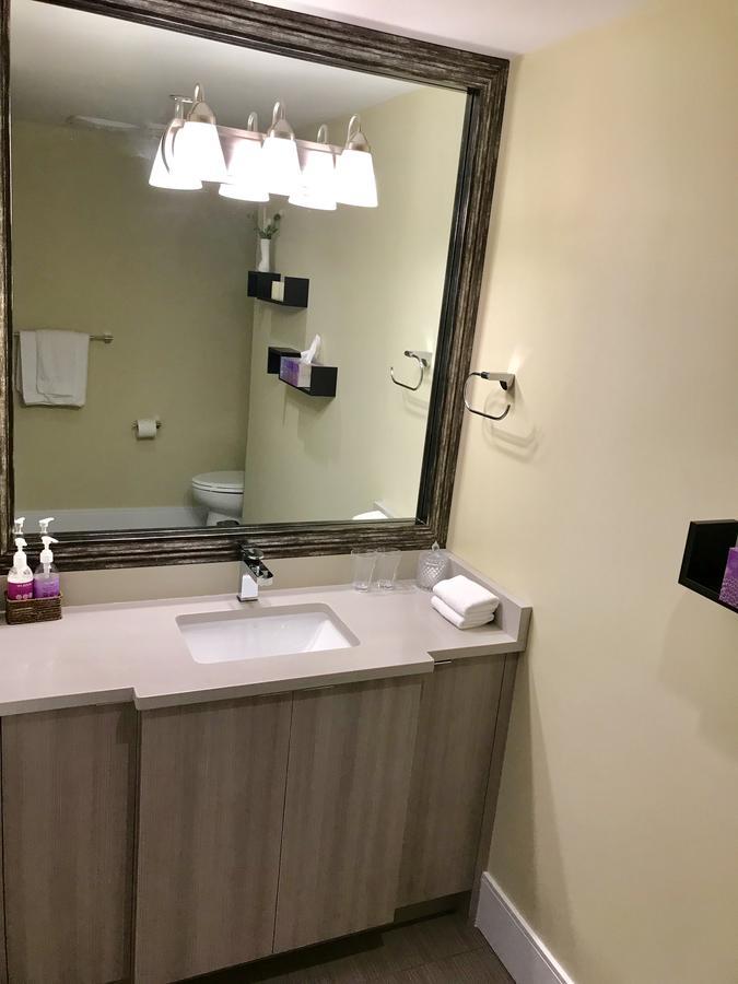 Bay View House Bed & Breakfast แวนคูเวอร์ ภายนอก รูปภาพ